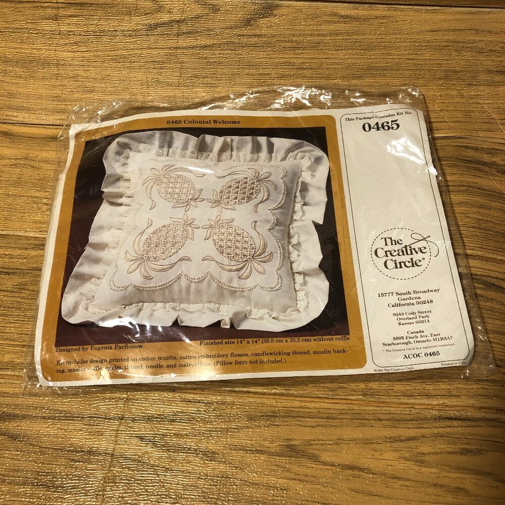 Creative Circle Vintage  Pineapple cushion front with ruffles